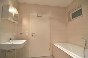 Bathtub
