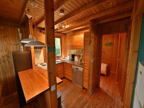 Fridge, microwave, oven, stovetop - Chalet in Durbuy with Jacuzzi & Garden (Somme-Leuze)