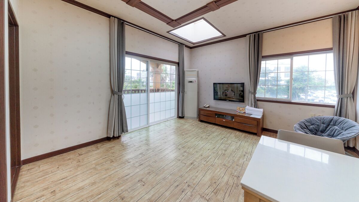 suite room | living room | tv, heated floors