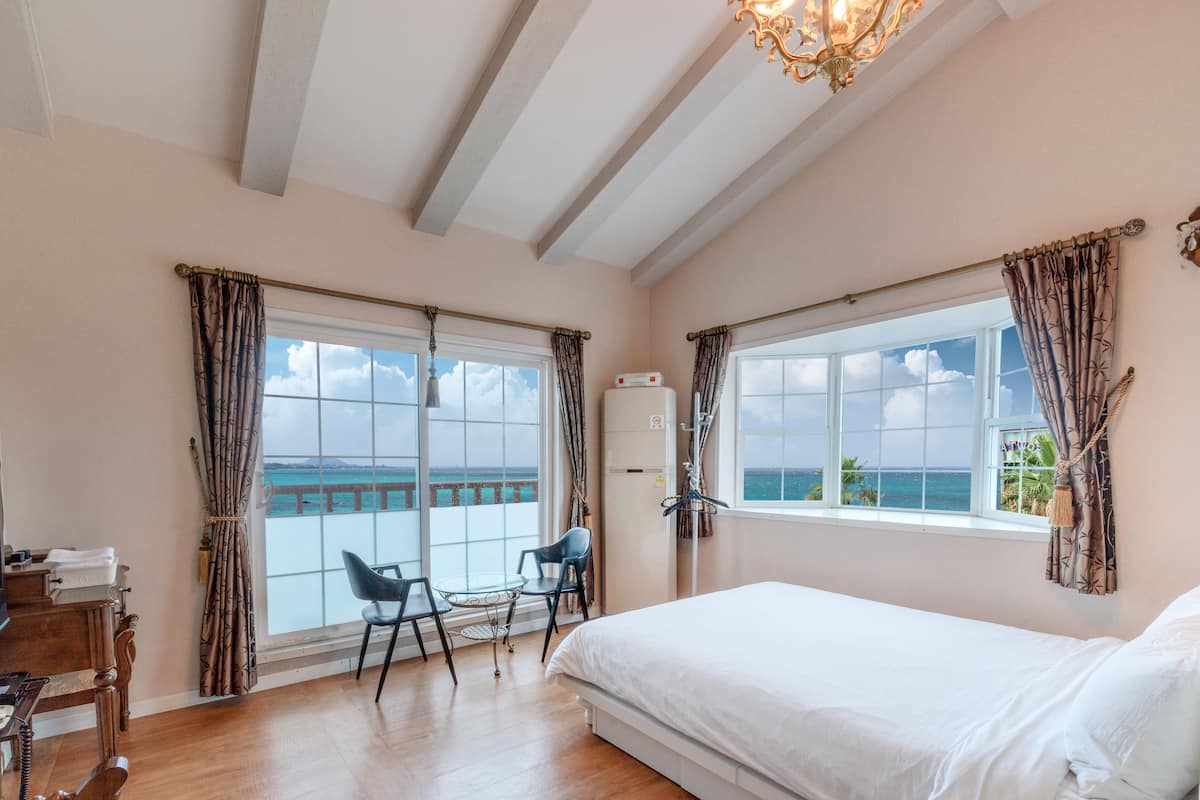 1 bedroom, blackout curtains, soundproofing, free wifi