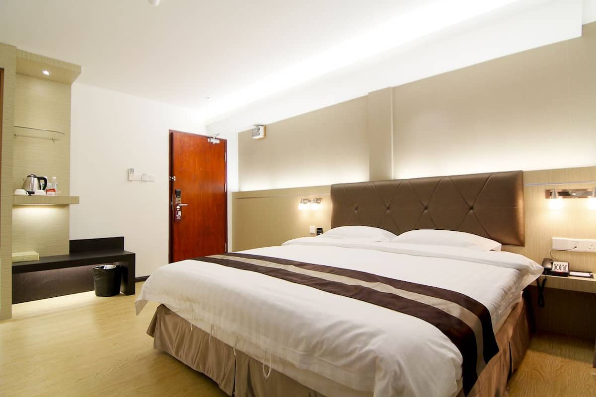 Habitación Deluxe, 1 cama King size | Escritorio, insonorización, wifi gratis y ropa de cama
