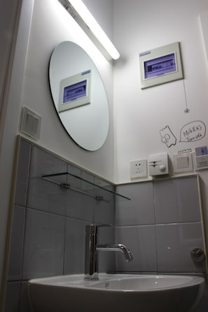 Shower, towels