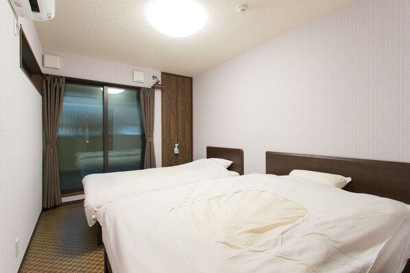 Rokuhara Inn, 1F | 1 bedroom, blackout drapes, free WiFi - Rokuhara Inn (Kyoto)