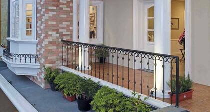 Cottonwood Bed & Breakfast House