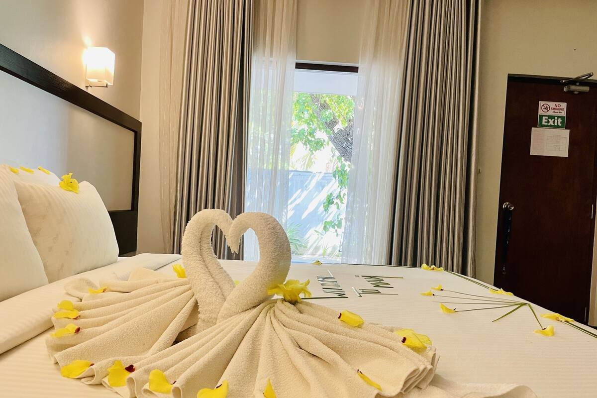 Quarto casal luxo | Frigobar, cofres nos quartos, ferros/tábuas de passar roupa