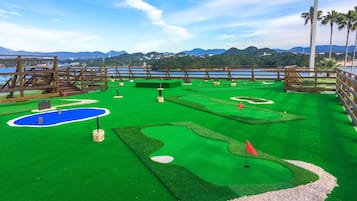 Mini-golf