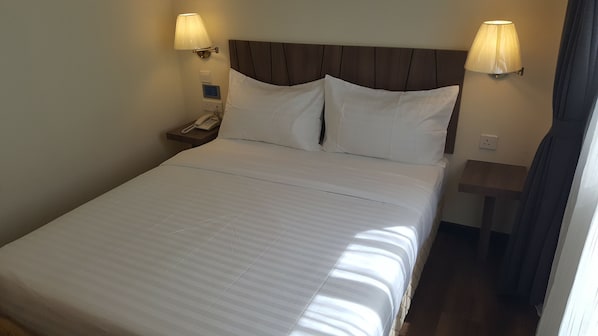 Habitación, 1 cama Queen size | Escritorio, tabla de planchar con plancha y wifi gratis 