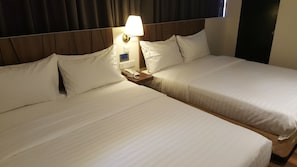 Family Room | Desk, iron/ironing board, free WiFi, wheelchair access - 9 Square Hotel - Sri Kembangan (Seri Kembangan)