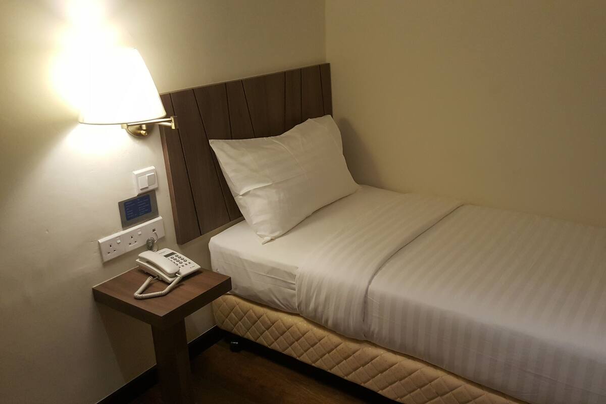 Habitación individual | Escritorio, tabla de planchar con plancha, wifi gratis