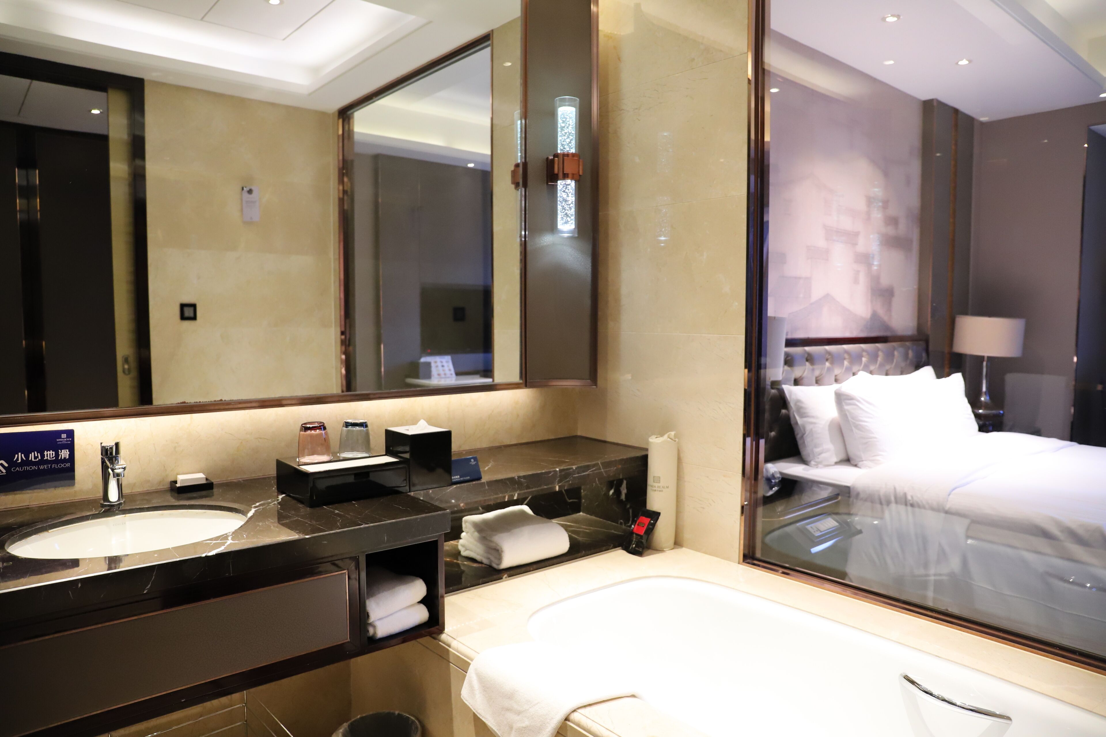 executive double room | bathroom | separate bathtub and shower, free toiletries, hair dryer, bathrobes