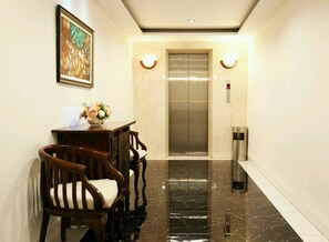Minibar, in-room safe, desk, free WiFi - Grand Kasira (Jakarta)