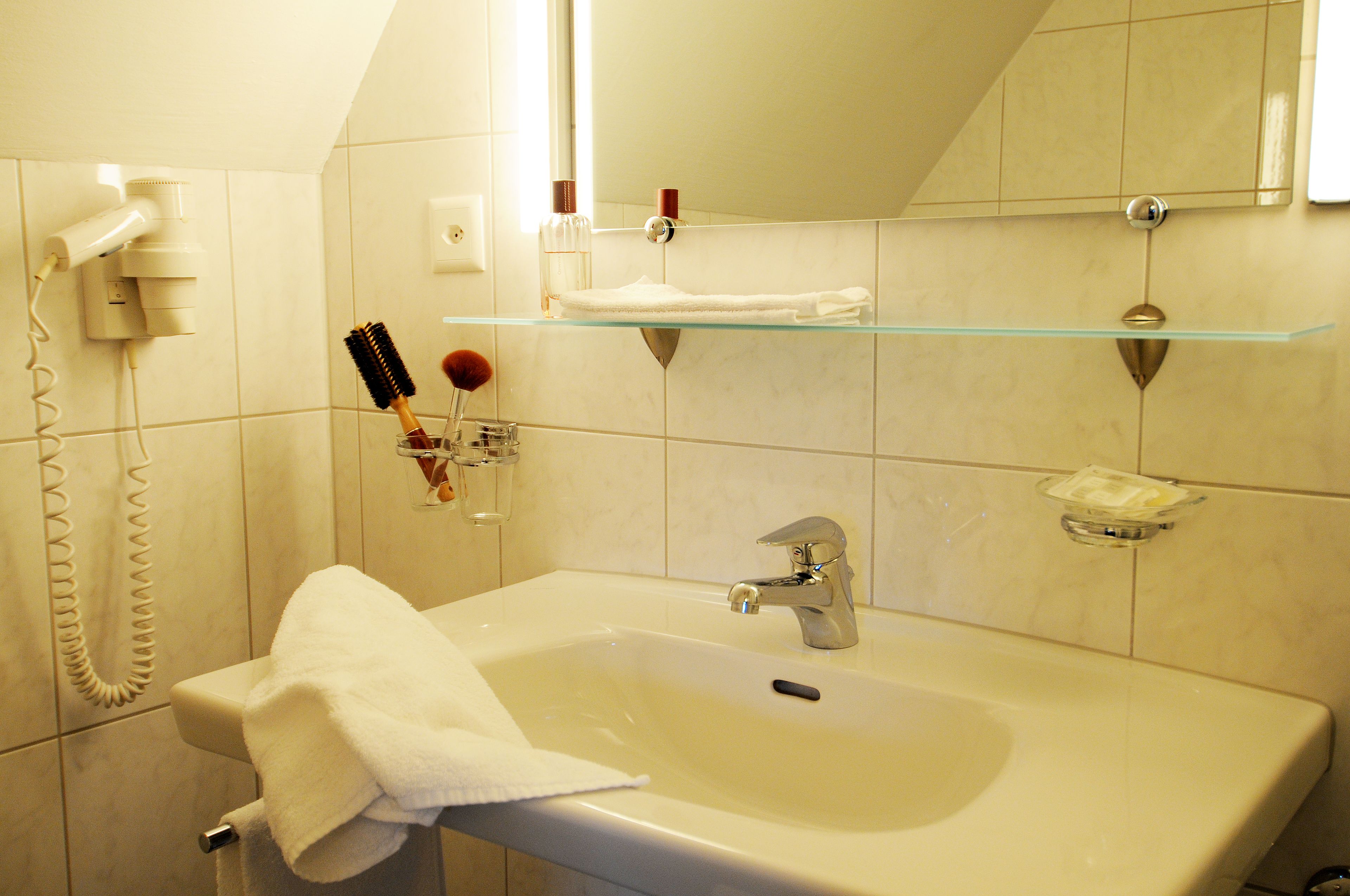 basic double room, 1 double bed | bathroom | shower, free toiletries, hair dryer, towels