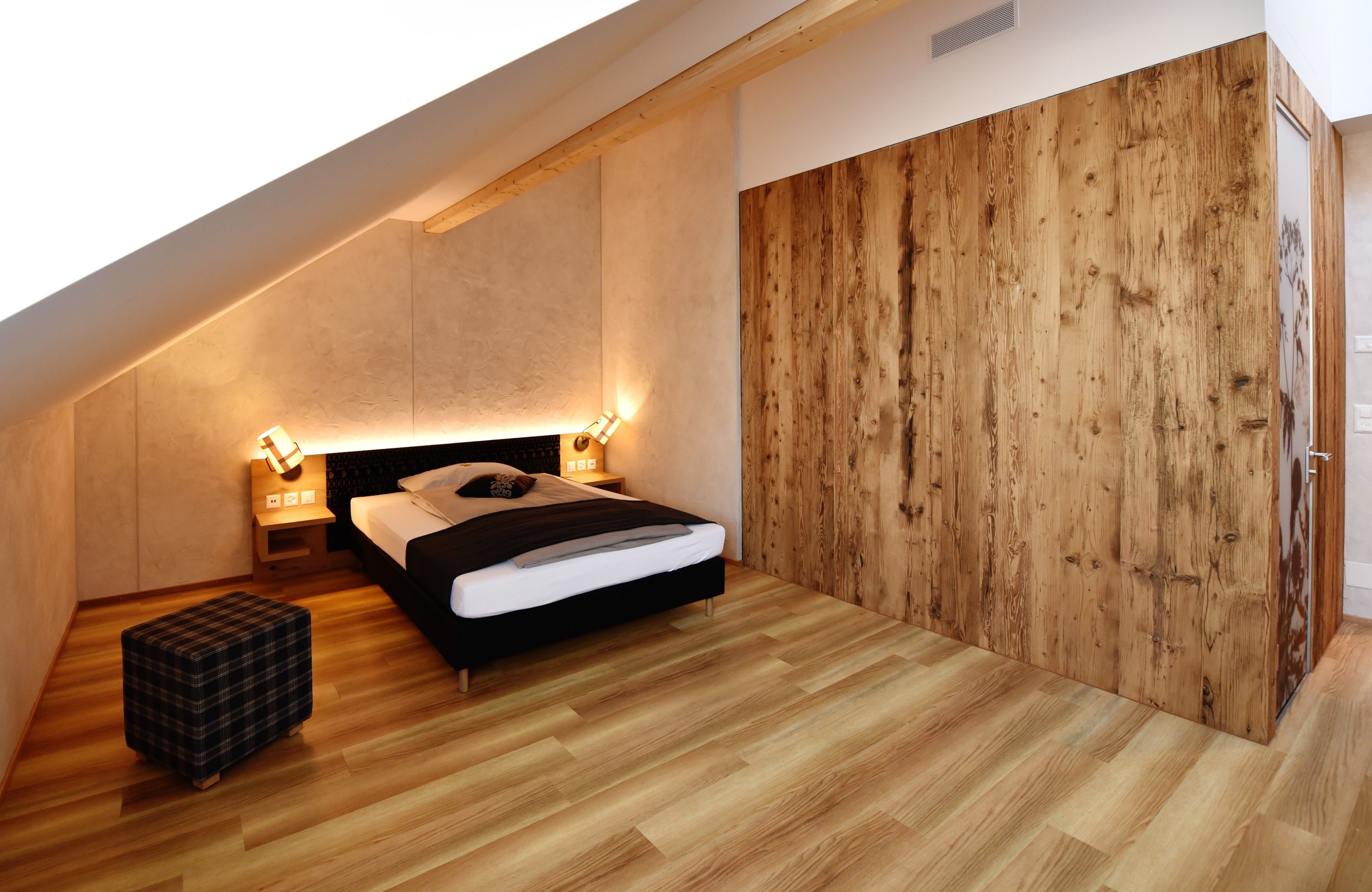 comfort double room, 1 double bed | hypo-allergenic bedding, desk, laptop workspace, soundproofing