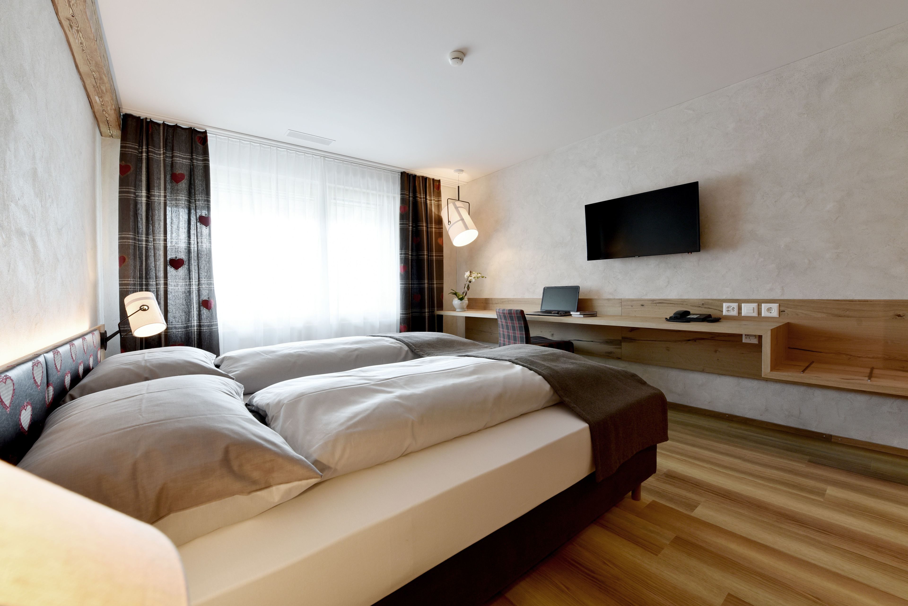 comfort double room, 1 double bed | hypo-allergenic bedding, desk, laptop workspace, soundproofing