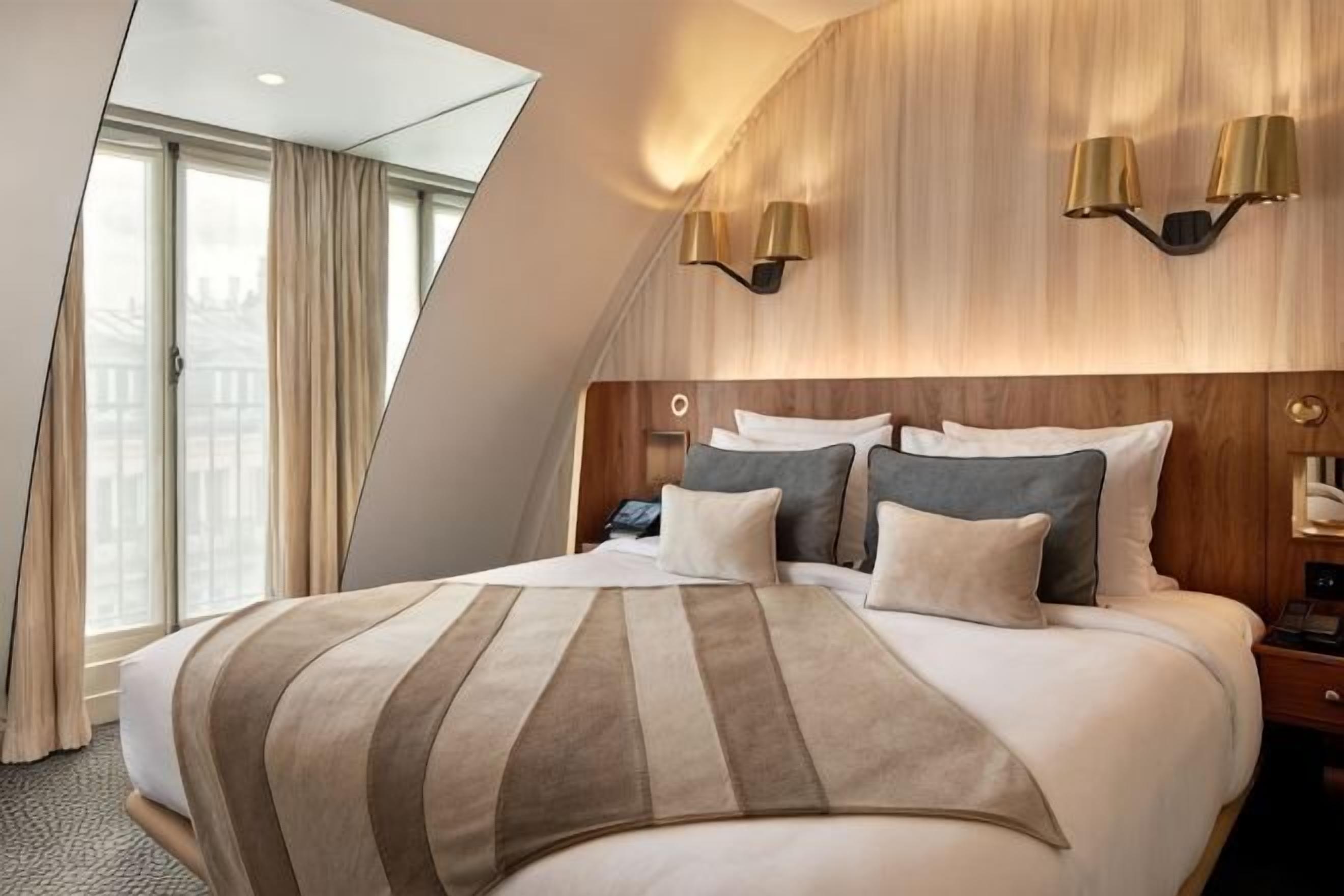 Egyptian cotton sheets, premium bedding, minibar, in-room safe
