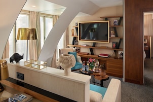 Pont-Neuf Suite | Living area | 32-inch LCD TV with satellite channels, TV, tablet