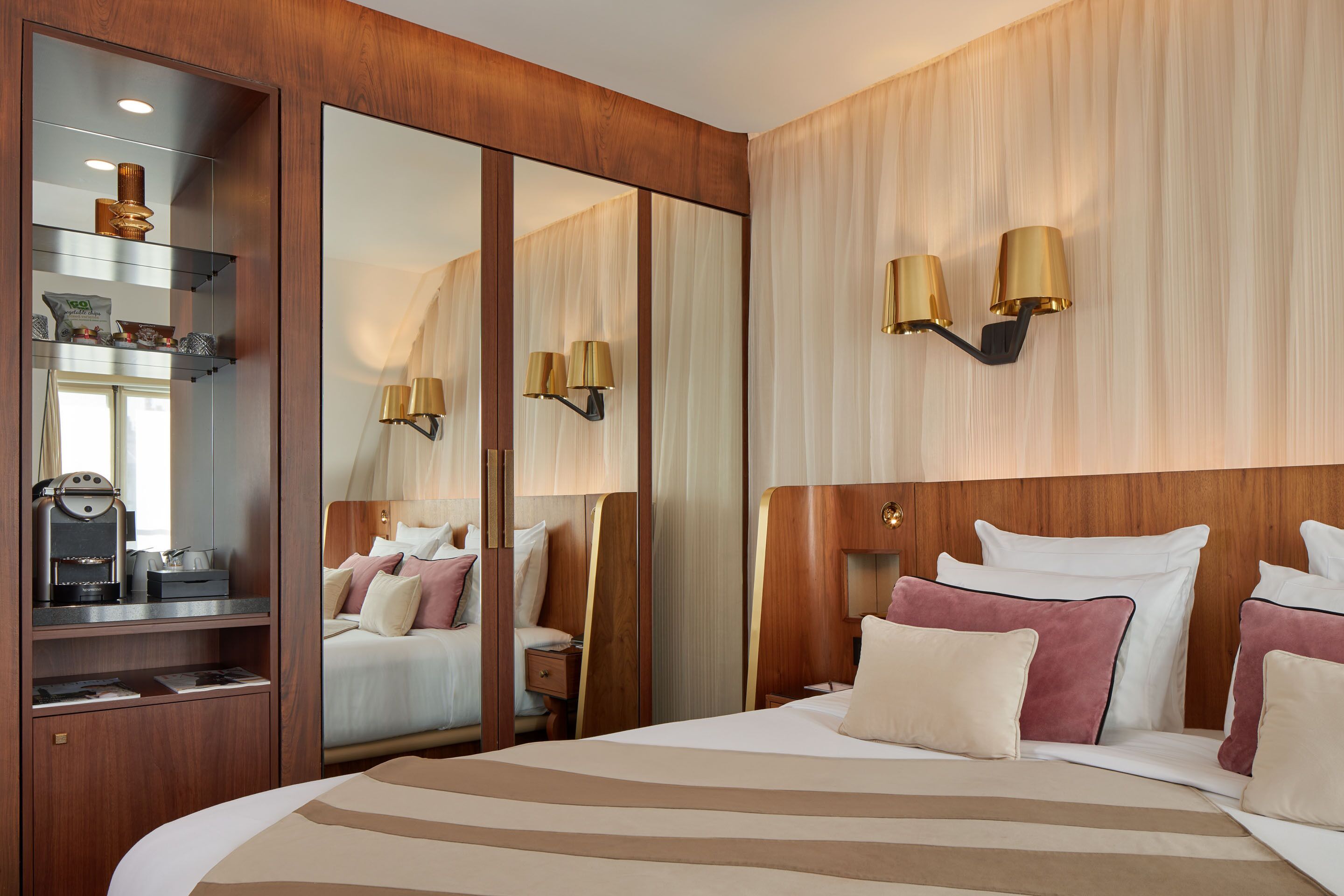 junior suite | 1 bedroom, egyptian cotton sheets, premium bedding, minibar