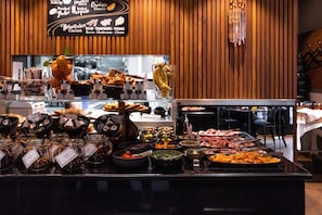 Daily buffet breakfast for a fee - Maison Albar - Le Pont-Neuf (Paris)