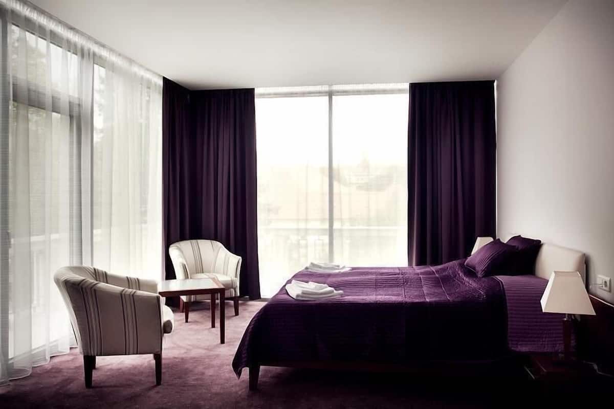 exclusive suite | in-room safe, desk, rollaway beds, free wifi