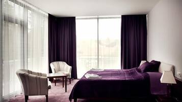 Exclusive Suite | In-room safe, desk, rollaway beds (surcharge), WiFi (free)