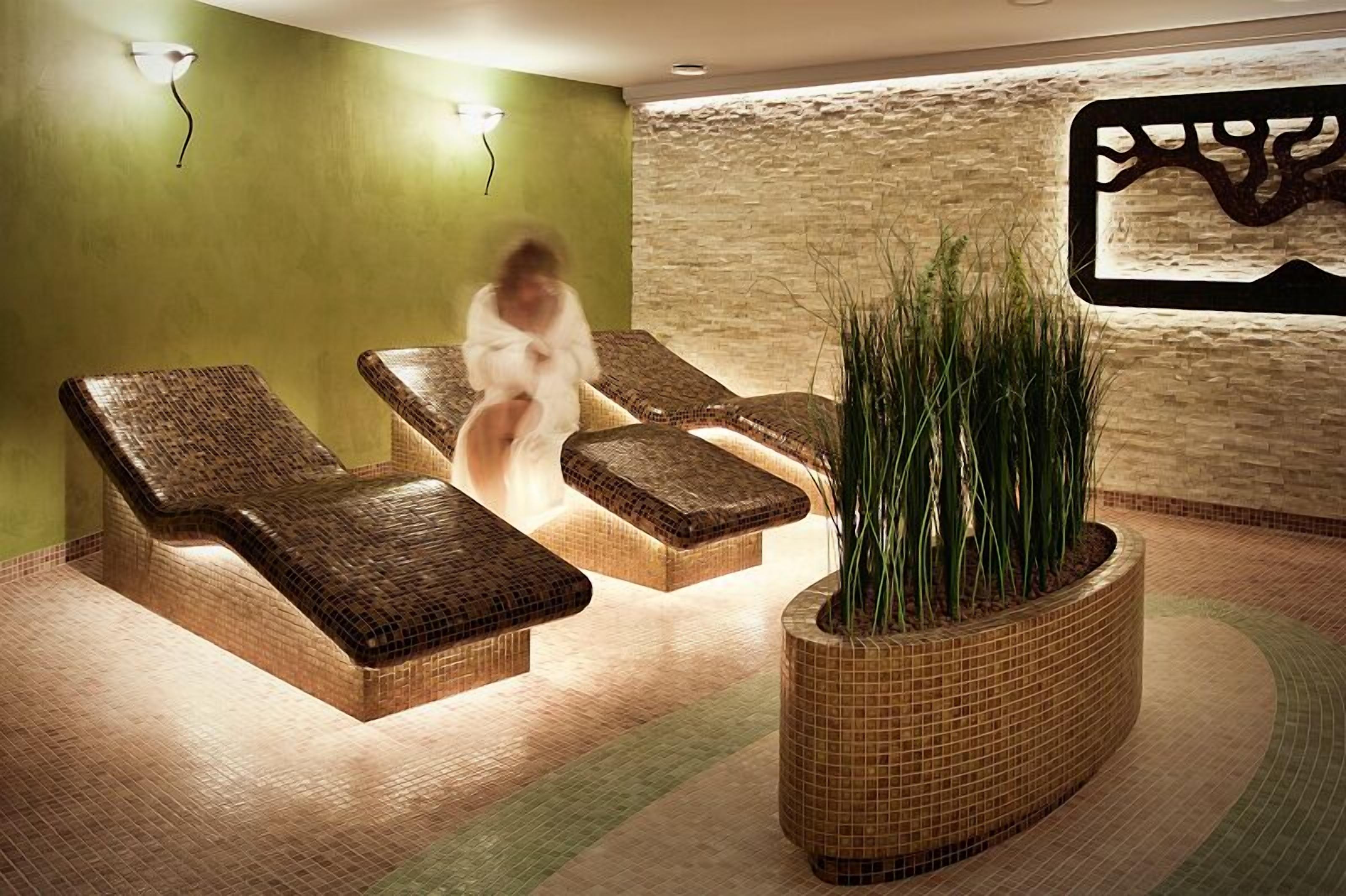 couples treatment room(s), body treatments, body wraps, facials