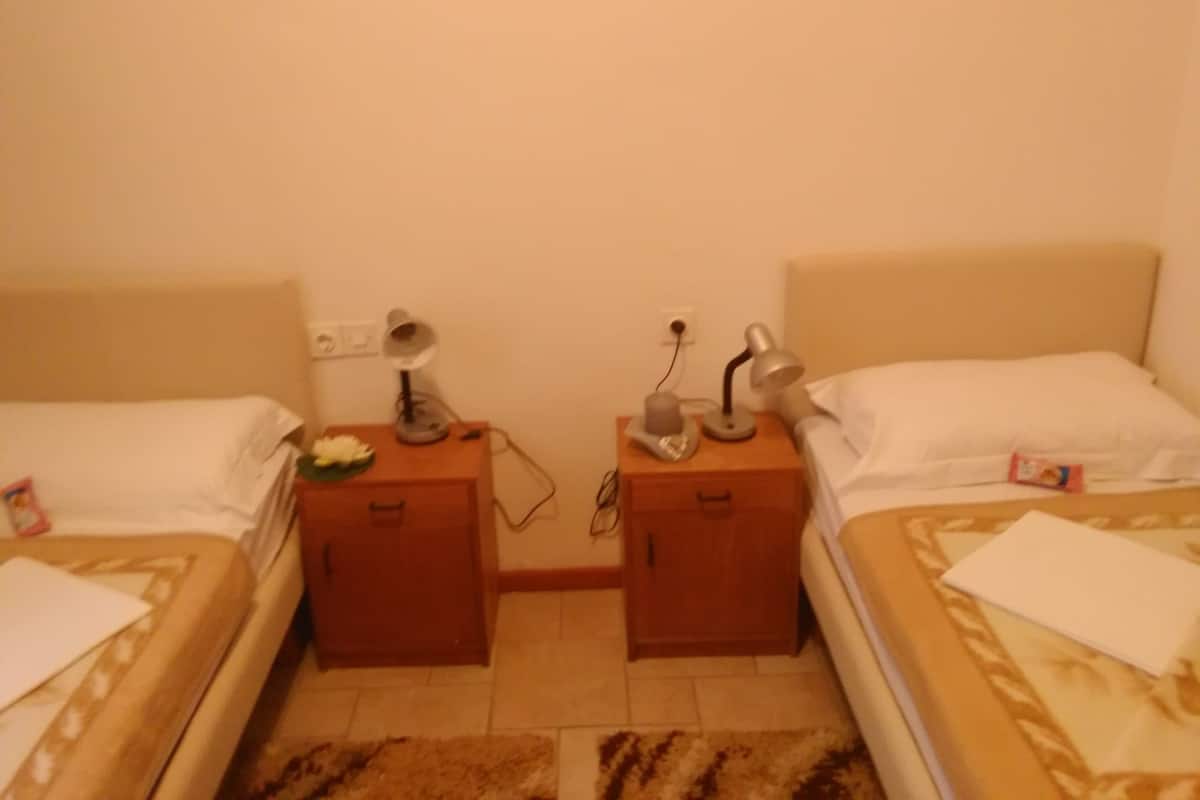 Twin Room, Accessible | Desk, iron/ironing board (on request), free cots/infant beds, free WiFi