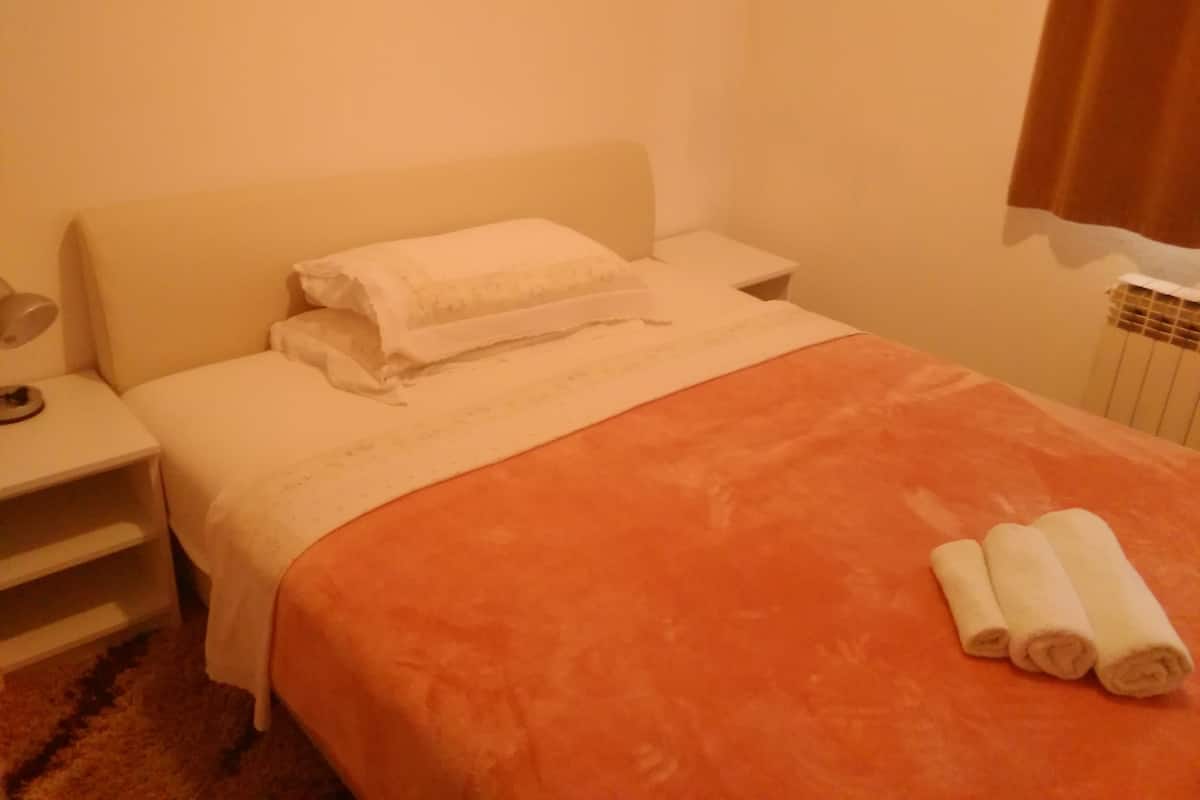 Single Room | Desk, iron/ironing board (on request), free cots/infant beds, free WiFi