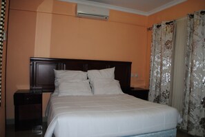 Standard Double Room | Desk, rollaway beds, free WiFi