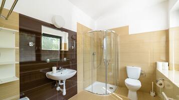 LÀgenhet - 1 sovrum - pentry (A114) | Badrum | Dusch, hÄrtork och handdukar