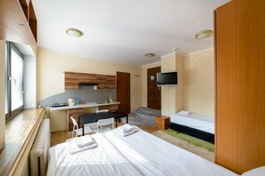 开间, 简易厨房 | 起居区 | 电视