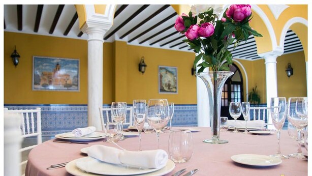 Déjeuner et dîner servis sur place
