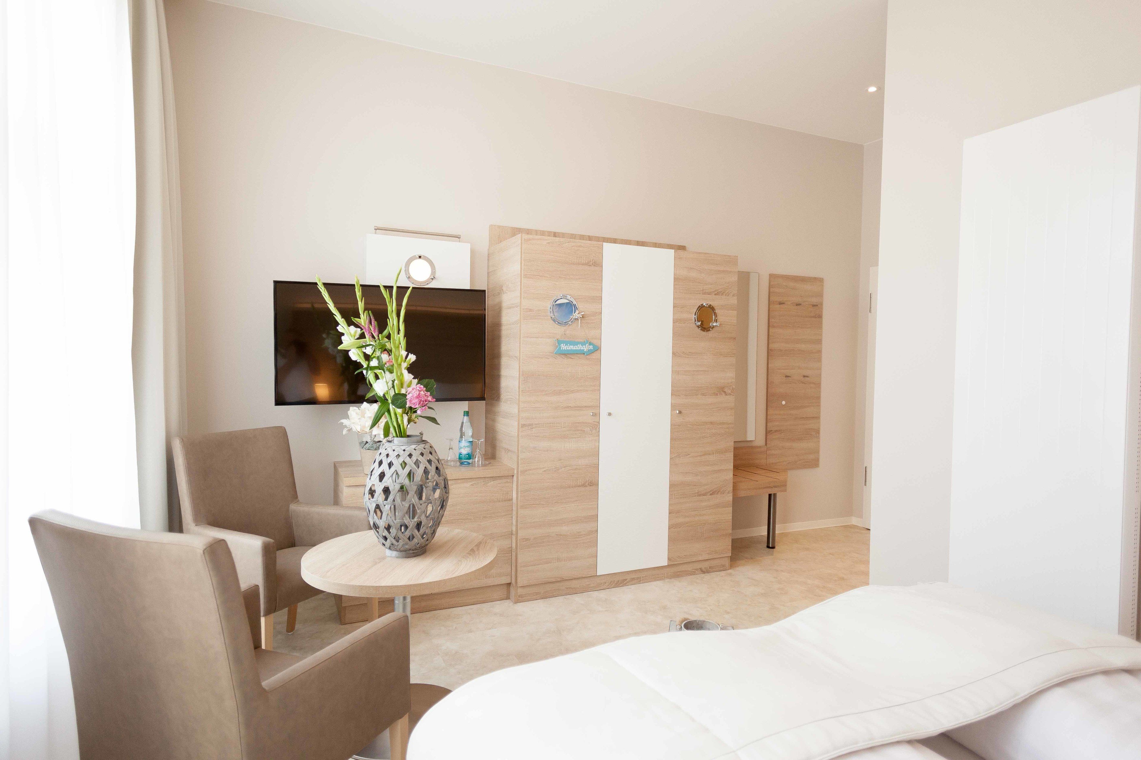 superior double room | living area | flat-screen tv