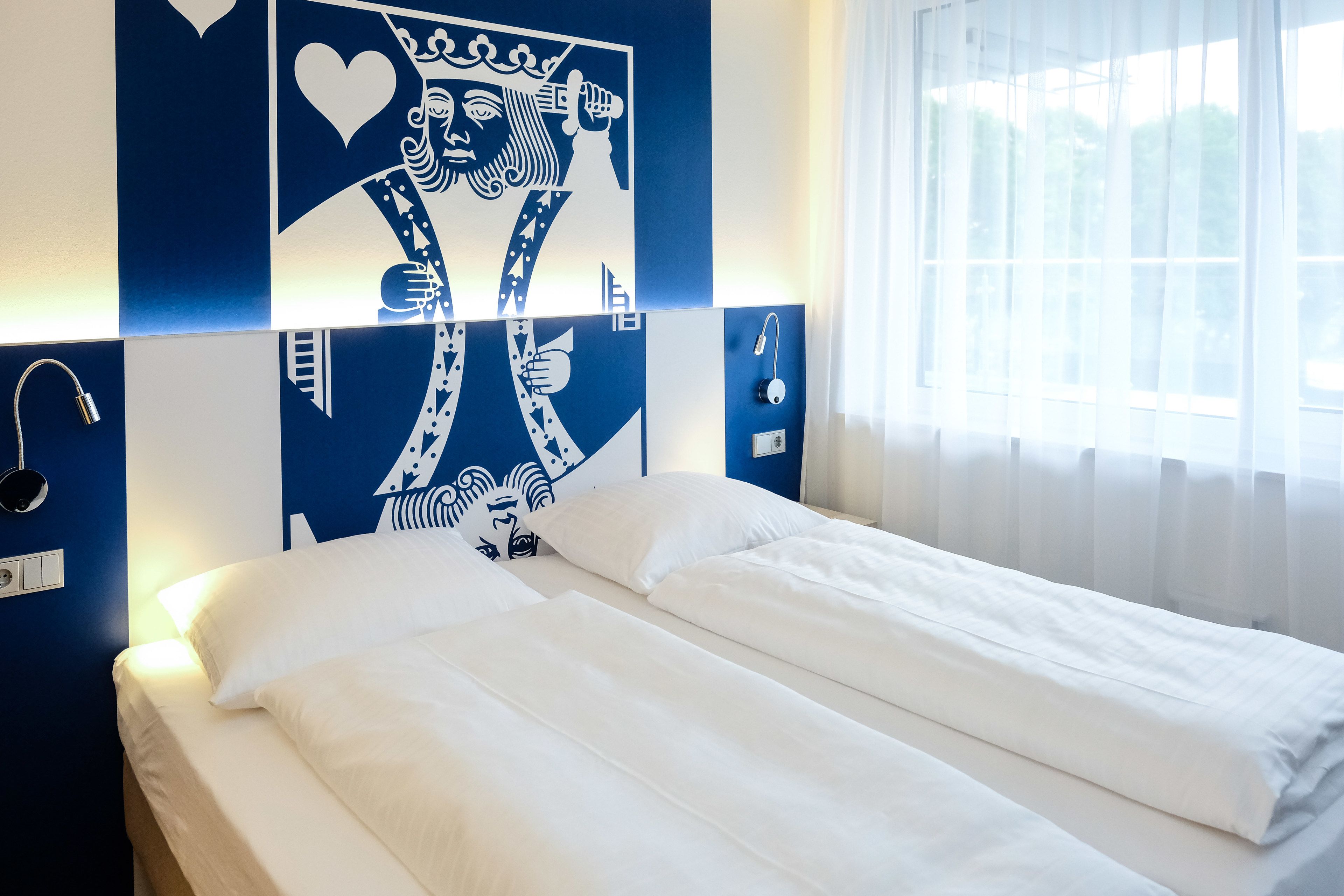 1 bedroom, hypo-allergenic bedding, desk, soundproofing