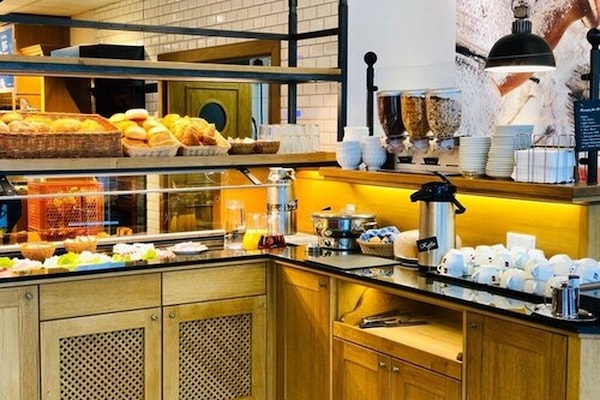 TĂ€gliches FrĂŒhstĂŒcksbuffet (13.50 EUR pro Person)