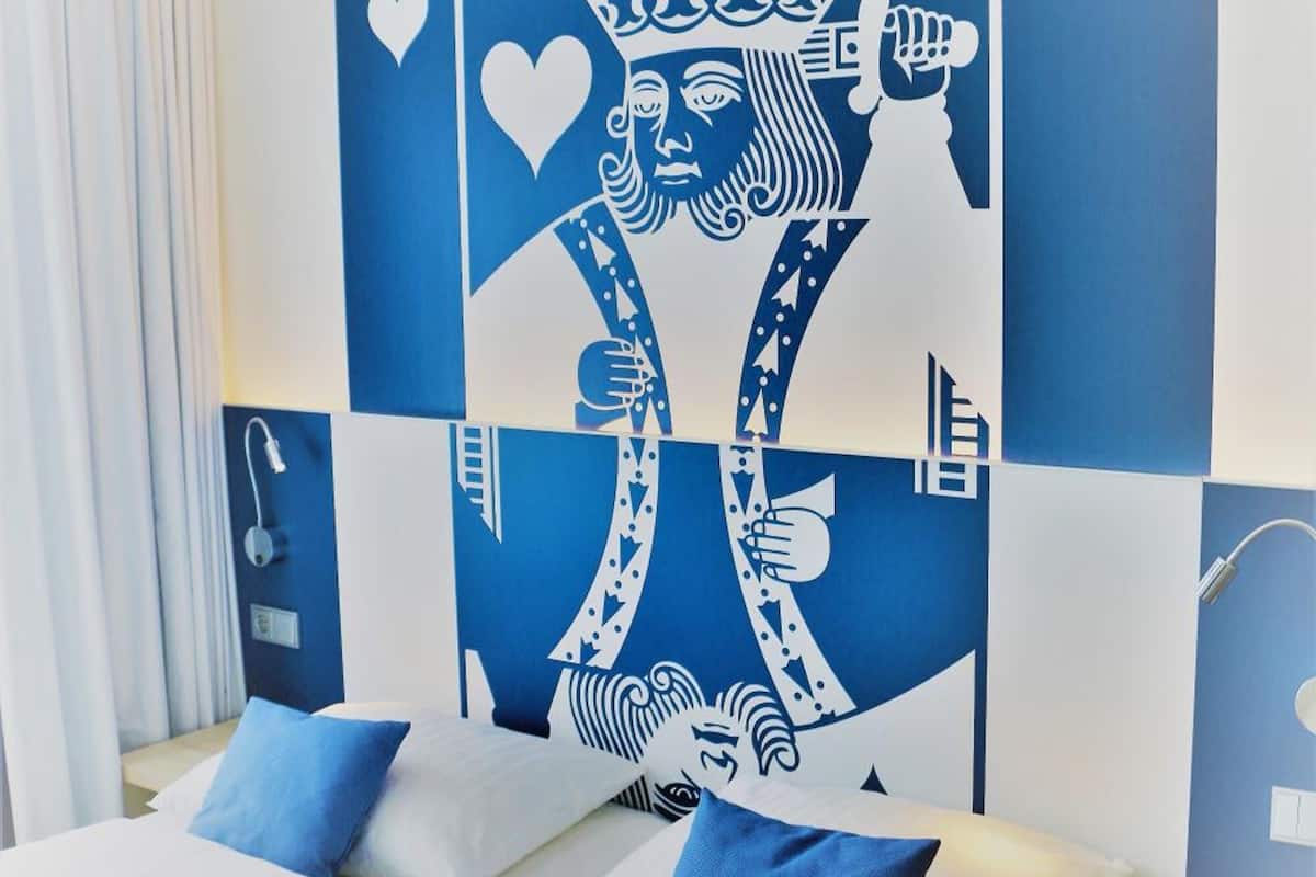 1 bedroom, hypo-allergenic bedding, desk, soundproofing