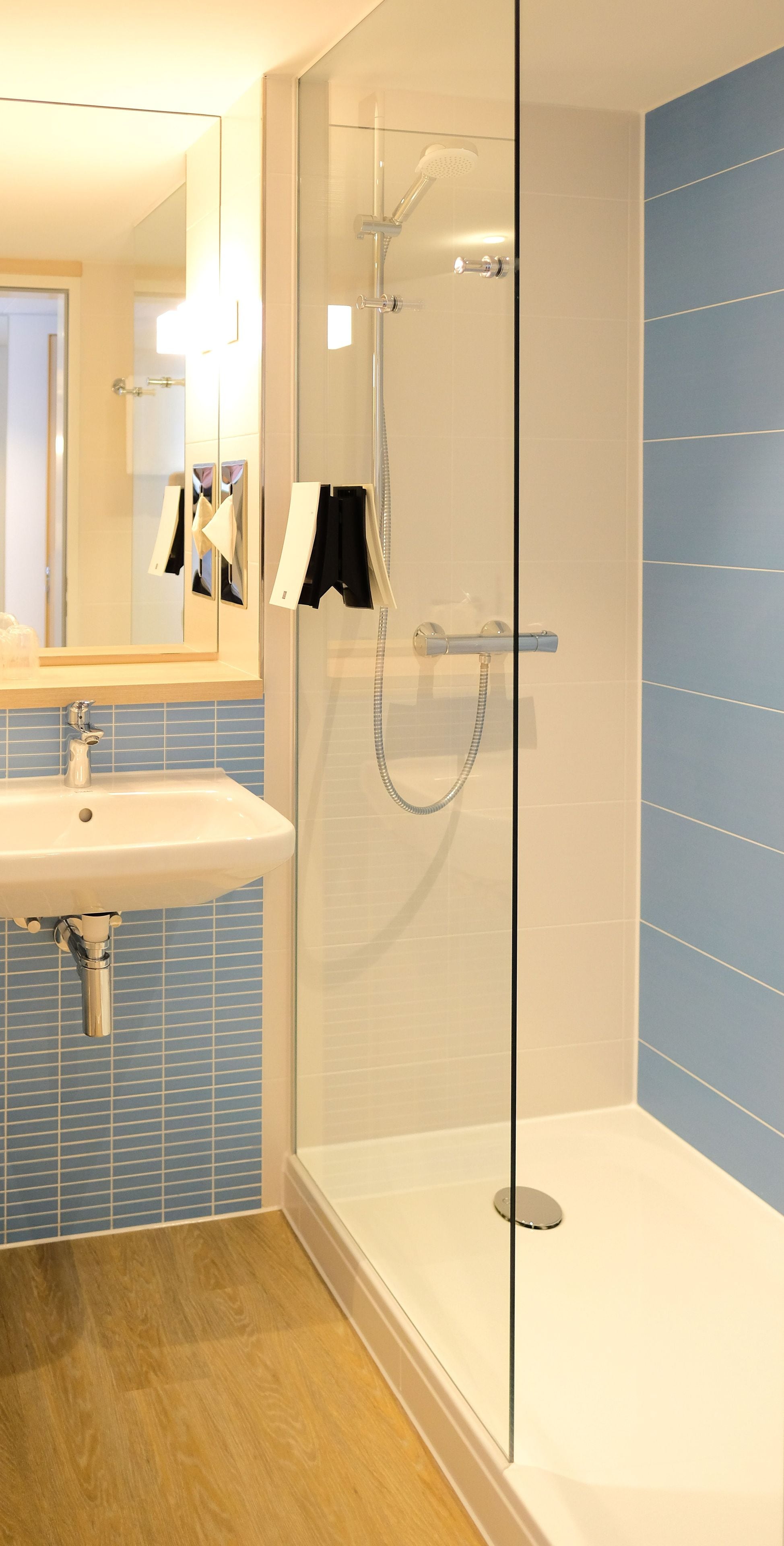 comfort double or twin room | bathroom | shower, free toiletries, hair dryer, towels