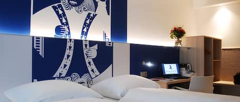 Habitación Confort con 1 cama matrimonial o 2 individuales | Ropa de cama hipoalergénica, escritorio y insonorización