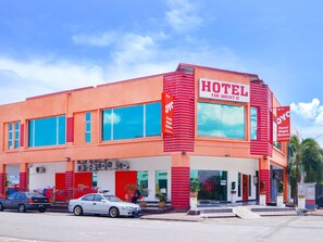 Exterior - Night Queen Hotel (Sepang)