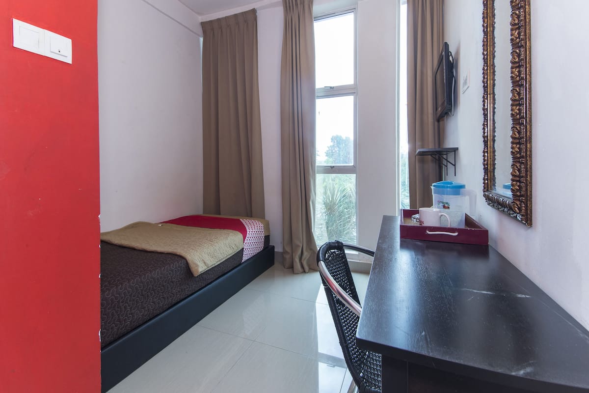 Standard Single Room | 2 bedrooms, free WiFi, bed sheets