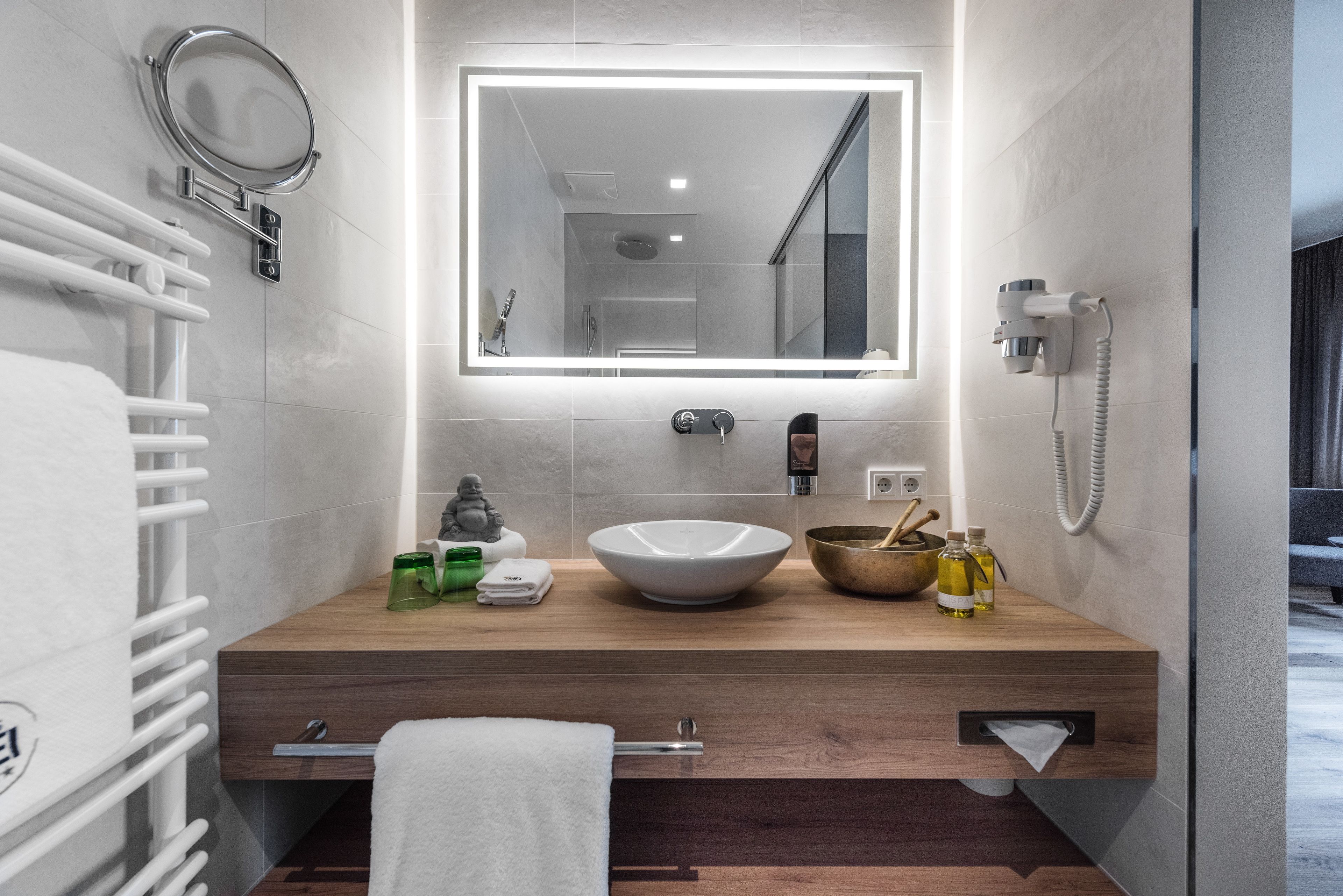 double room (wellness) | bathroom | shower, free toiletries, hair dryer, bathrobes