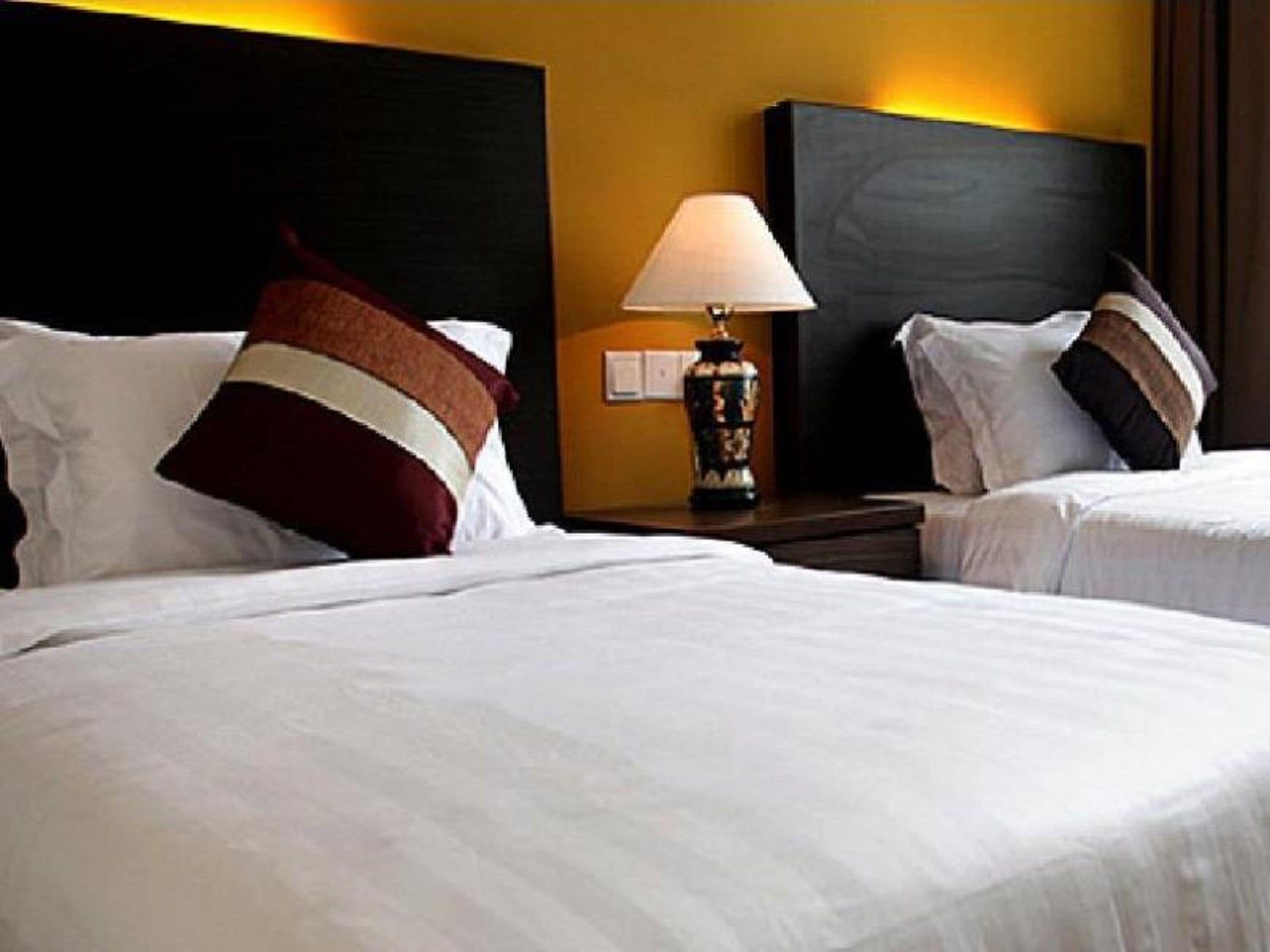 compact s | desk, iron/ironing board, free wifi, bed sheets