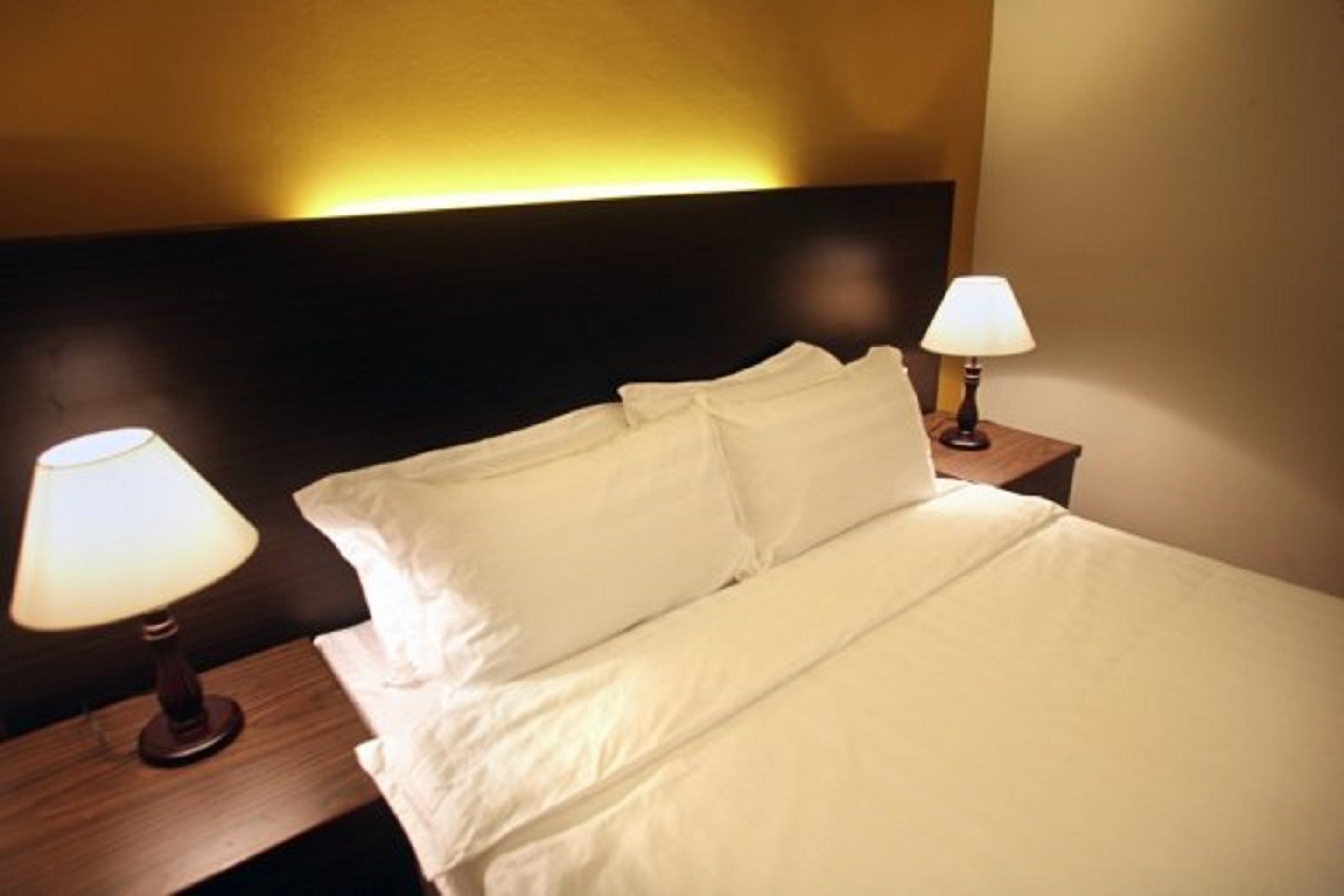 compact d - with window | desk, iron/ironing board, free wifi, bed sheets