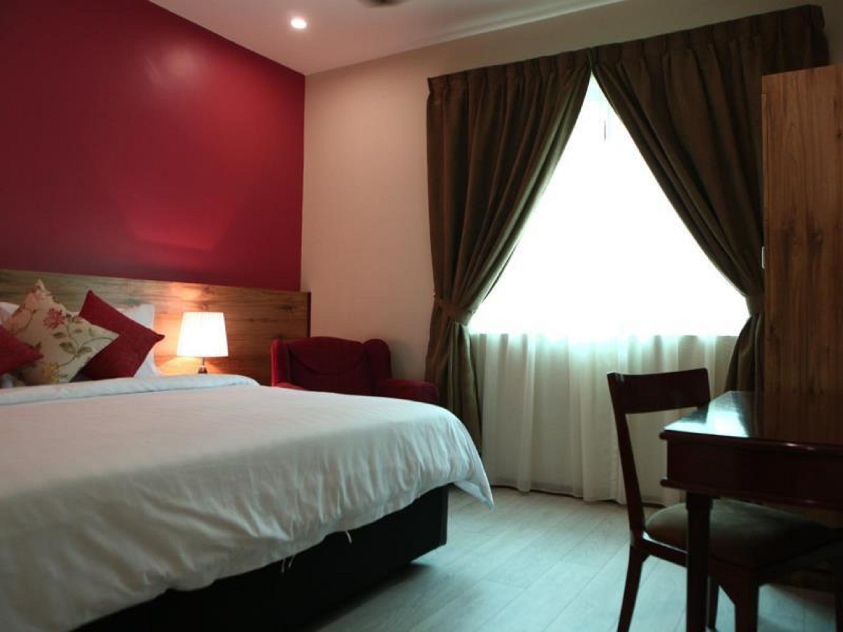 studio | desk, iron/ironing board, free wifi, bed sheets