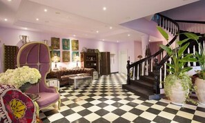 Sala de estar en el lobby