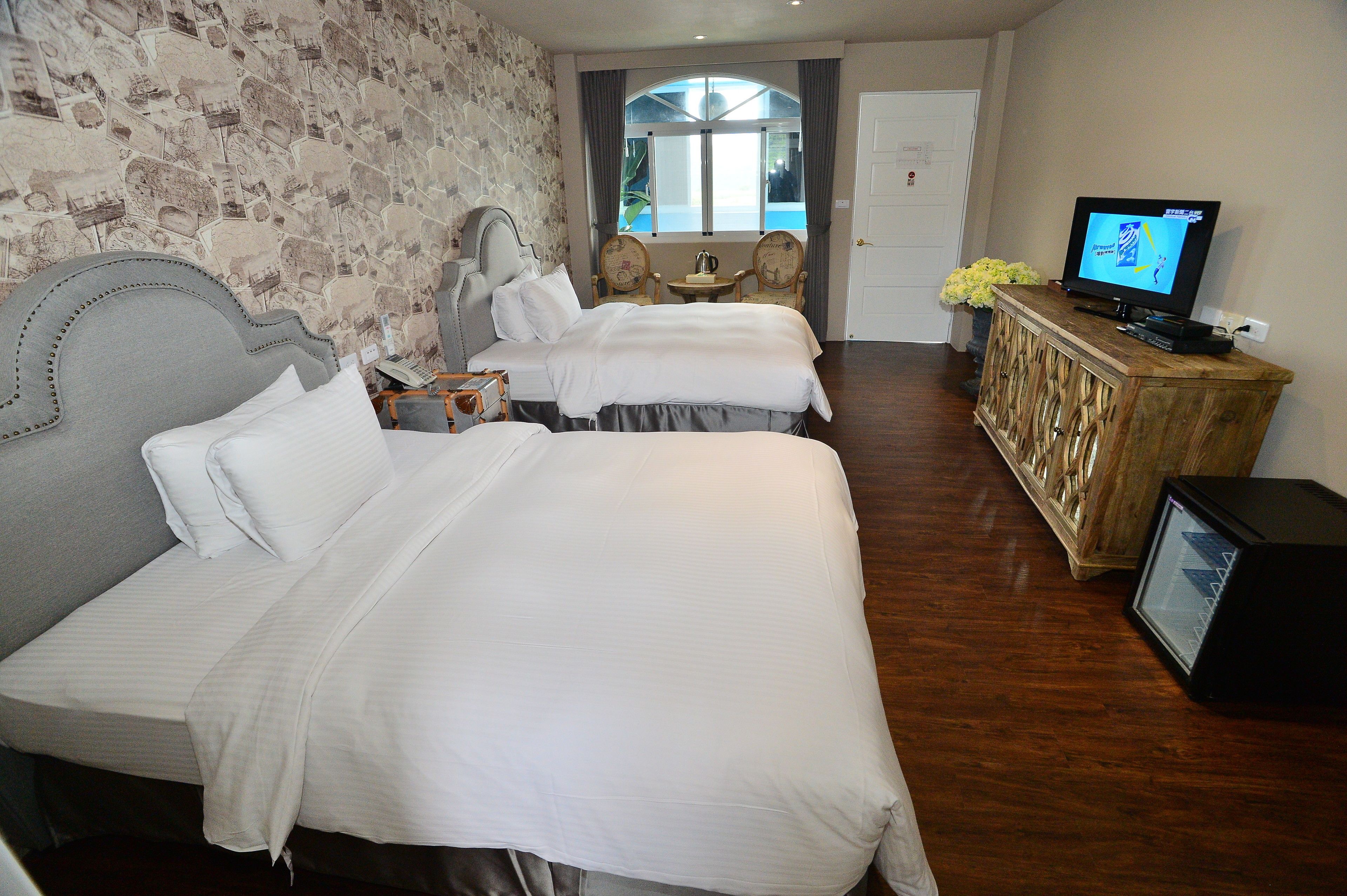 Cortinas blackout, wifi gratis y ropa de cama 