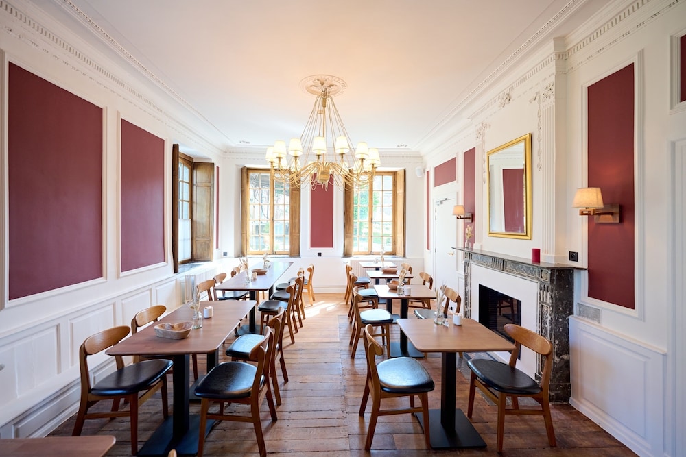 Hôtel La Malle Poste à Rochefort by null