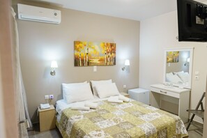 Double Room | Iron/ironing board, free WiFi, bed sheets - Hotel Lux (Piraeus)