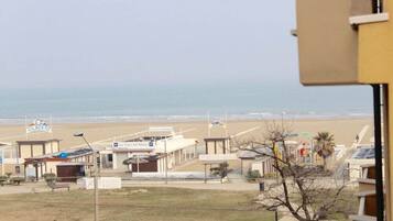 Una spiaggia nelle vicinanze