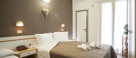Economy Triple Room | In-room safe, desk, free WiFi