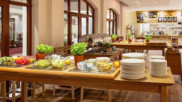 Petit déjeuner buffet (25 EUR par personne)